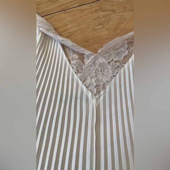 RARE VINTAGE - Lucie Ann Pleated Robe in Ivory - Size Small - Picture 6 of 16